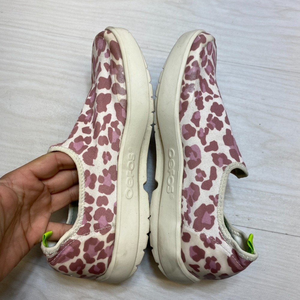 OOFOS OOmg Eezee Slip On Sneakers Womens Size 9 Canvas Pink Rose Leopard Print - Picture 3 of 9
